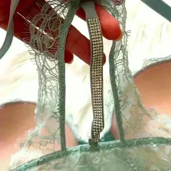 Victoria's Secret Very Sexy Racerback Push-Up Bra Rhinestone Bling 36C - Picture 2 of 5